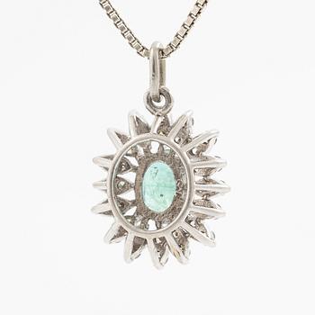 Hänge 14K vitguld med smaragd och briljantslipade diamanter, kedja silver.