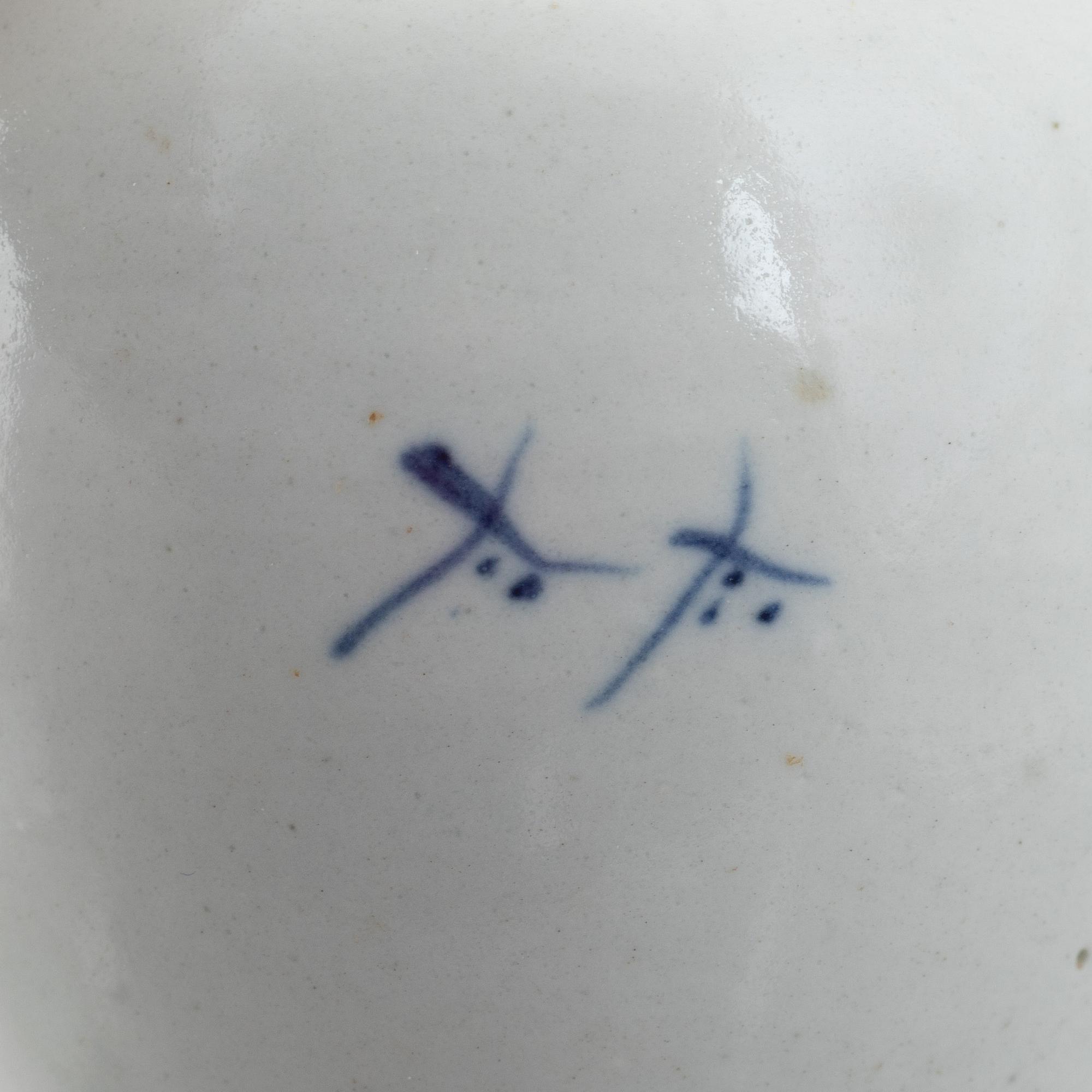 Six pieces of Chinese porcelain, Qing dynasty, 18th-19th century.