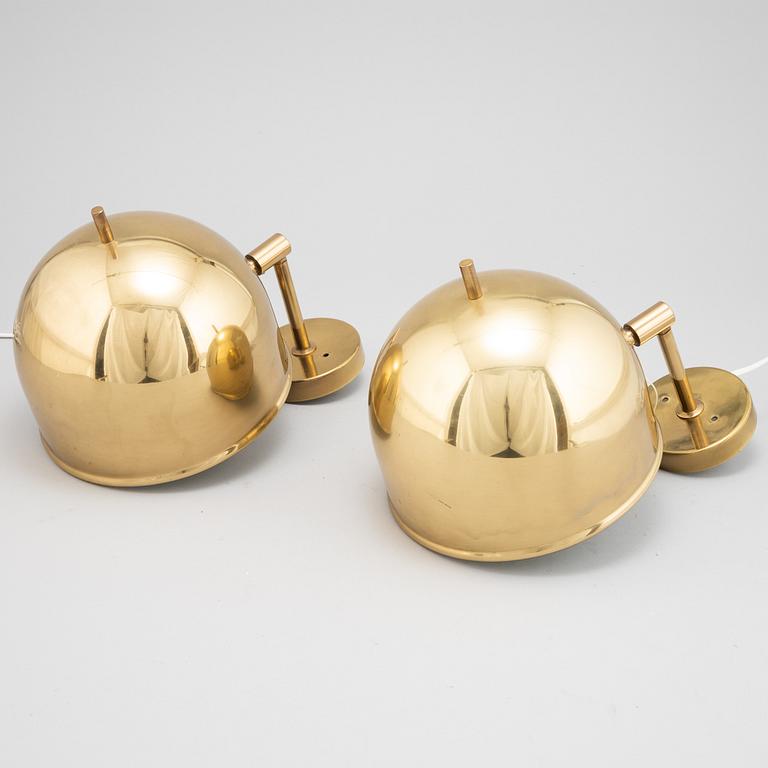 Eje Ahlgren, a pair of brass wall lamps, model V-75, Bergboms.