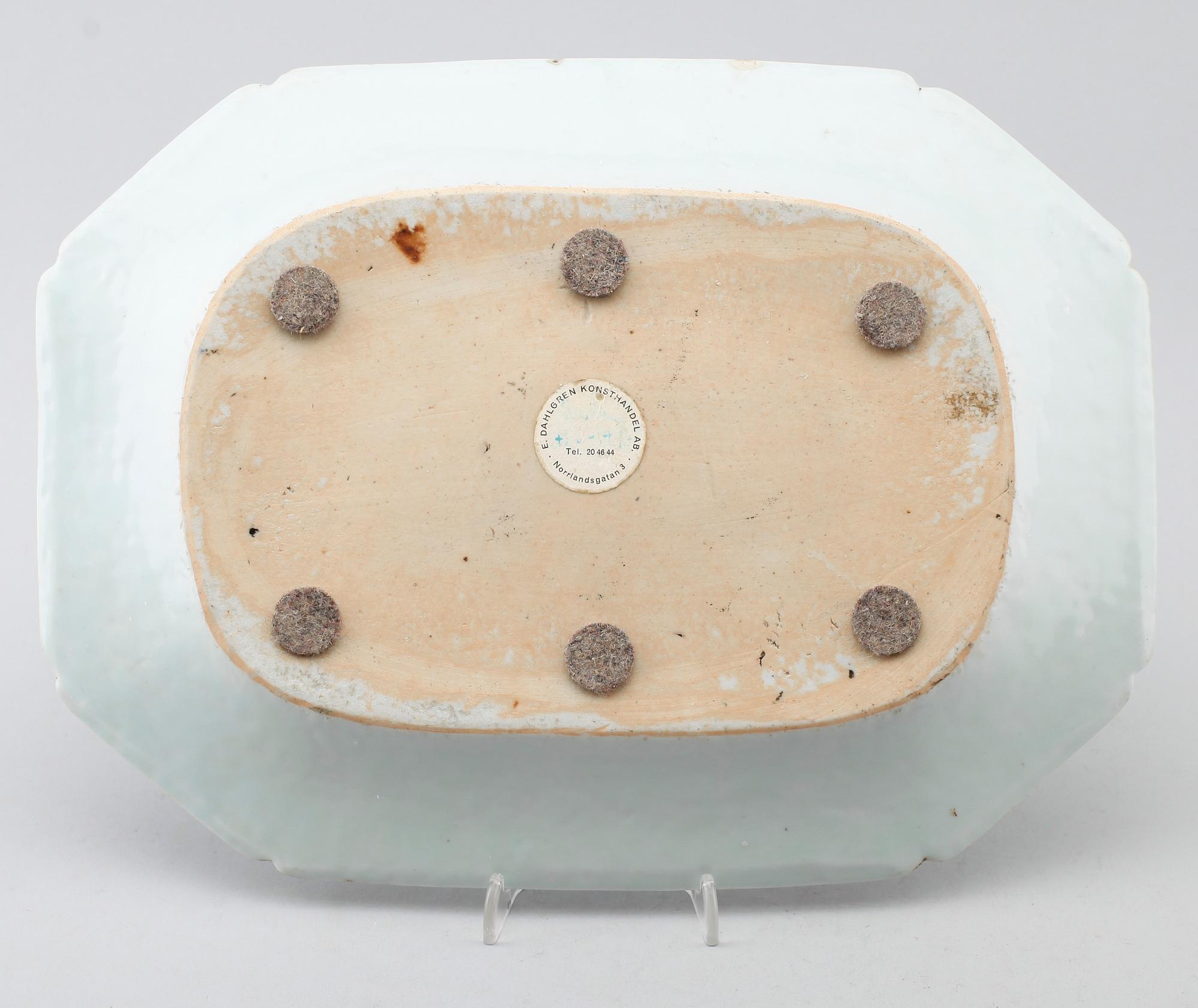 STEKFAT, porslin, Kina, Qianlong 1736-1795.