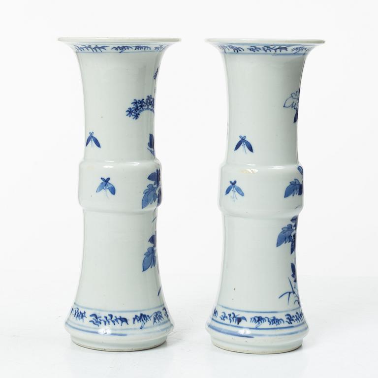 Vaser, ett par, porslin, Kina, tidigt 1900-tal.