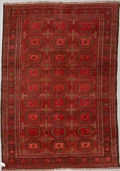 MATTA, semiantik Turkmen. Ca 275x205 cm.