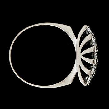 A brilliant cut diamond, totally circa 0.75 ct, ring.
