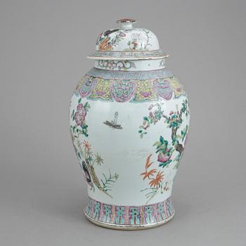 URNA med LOCK, porslin, Kina, 1800/1900-tal.