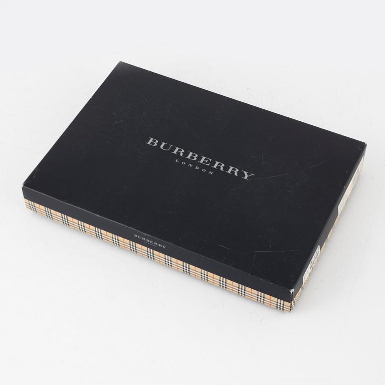 Burberry, a set of three towels.