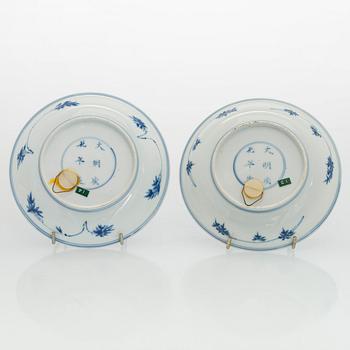 Two 18th-century Chinese porcelain dishes.