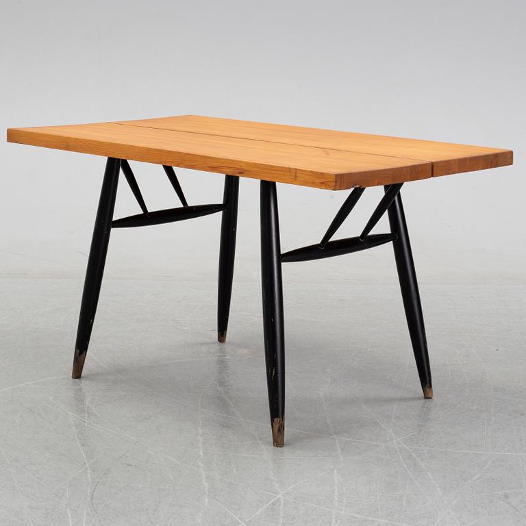 Ilmari Tapiovaara, a 'Pirkka' pine dine table, second half of the 20th Century.