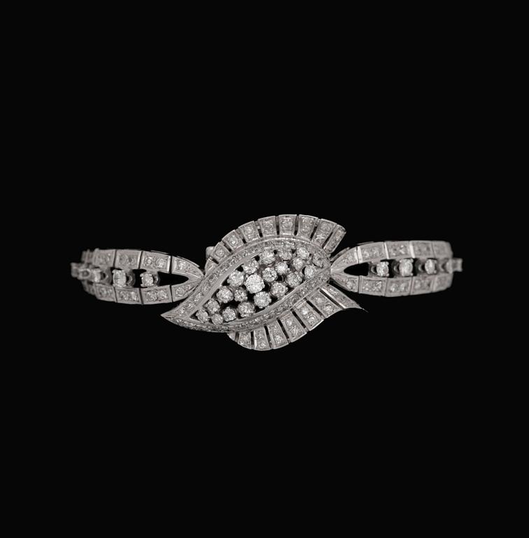 ARMBAND, 220 briljant- och åttkantslipade diamanter, tot. ca 5.80 ct. 1960-tal.