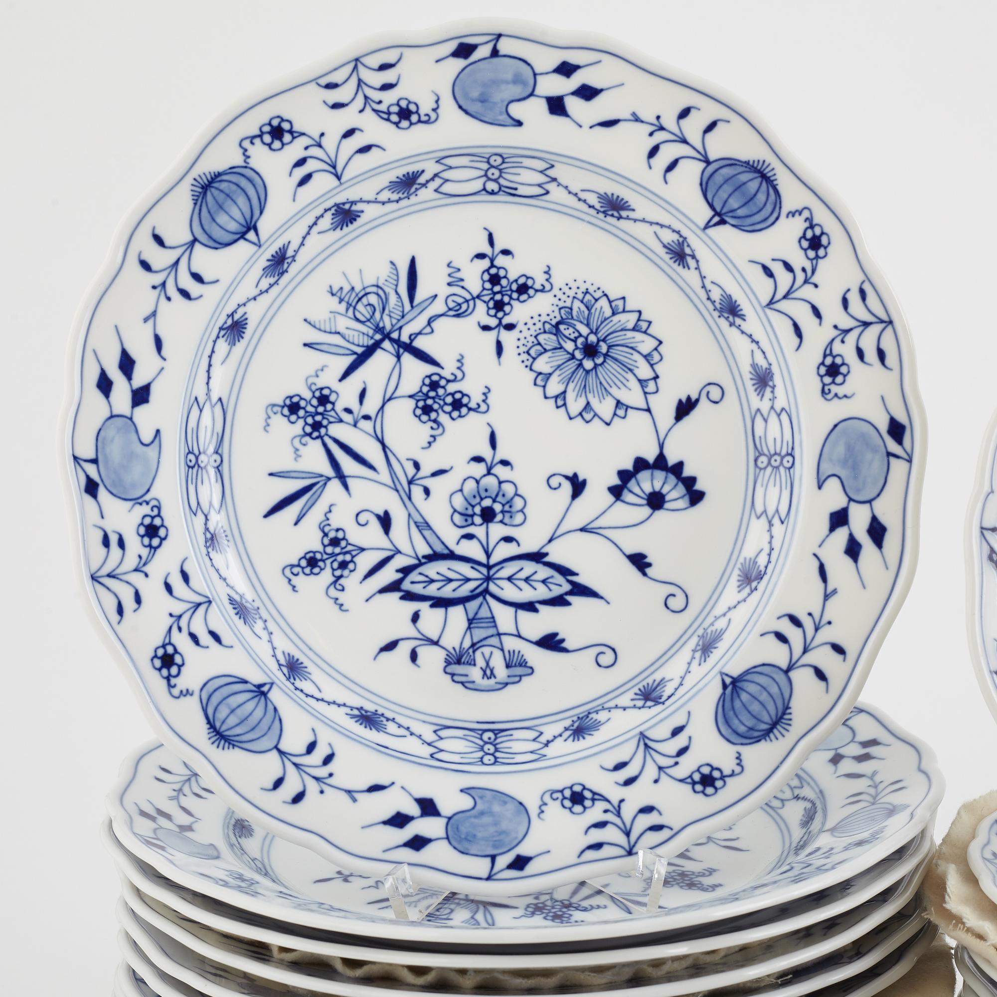 Mat- och kaffeservis, 90 delar, porslin, "Lökmönstret", Meissen.