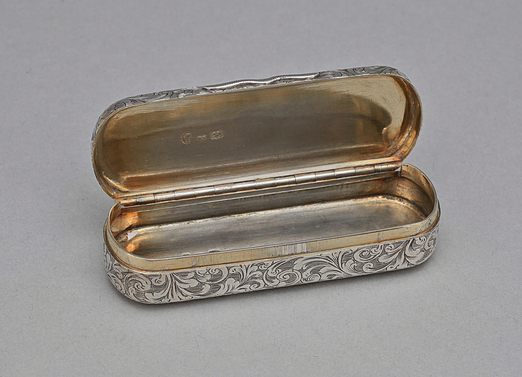 SNUSDOSA, silver, trol Edward Smith, Birmingham, England, 1844. Vikt 65.