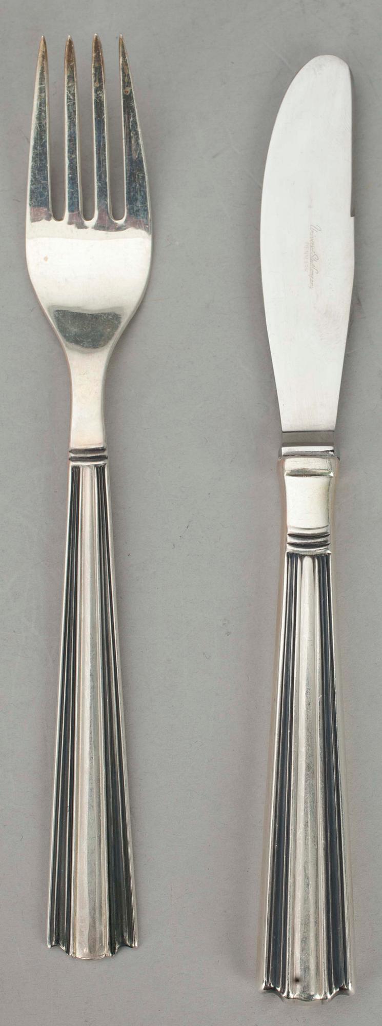 BESTICKSERVIS, 73, delar, silver, "Margit" Hopeatehdas, Helsingfors. 1900-talets mitt.