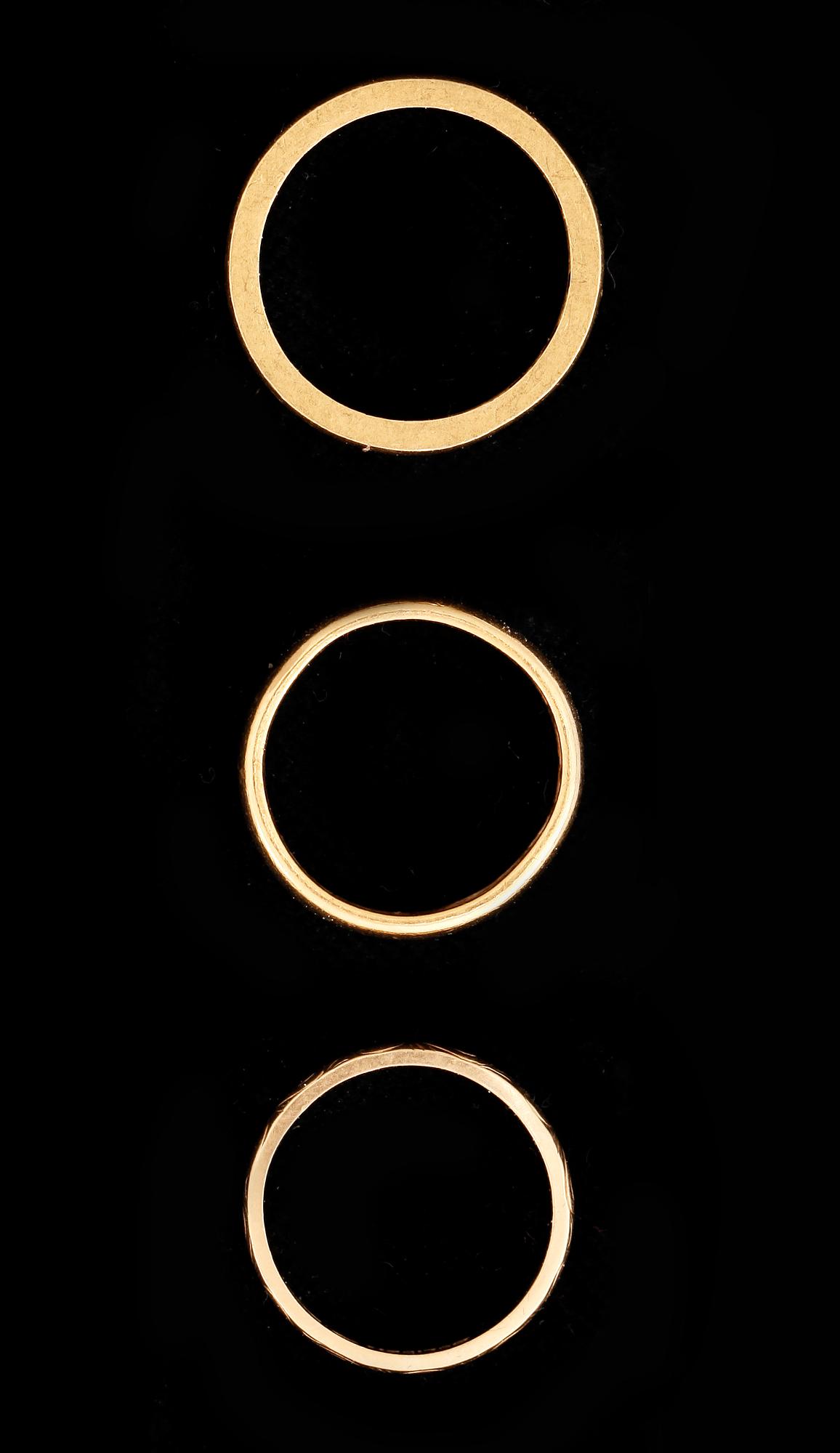 RINGAR, 3 st, 20 respektive 23 k guld. Vikt ca 14,8g.