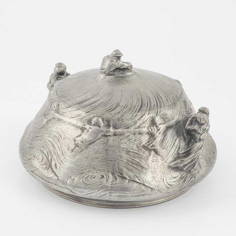 A pewter tureen by Aron Jerndahl, designed 1903, produced 1938.