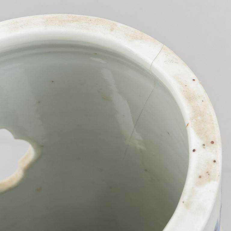 Two Chinese blue and white porcelain hat stands, Qing dynasty, 19th century.