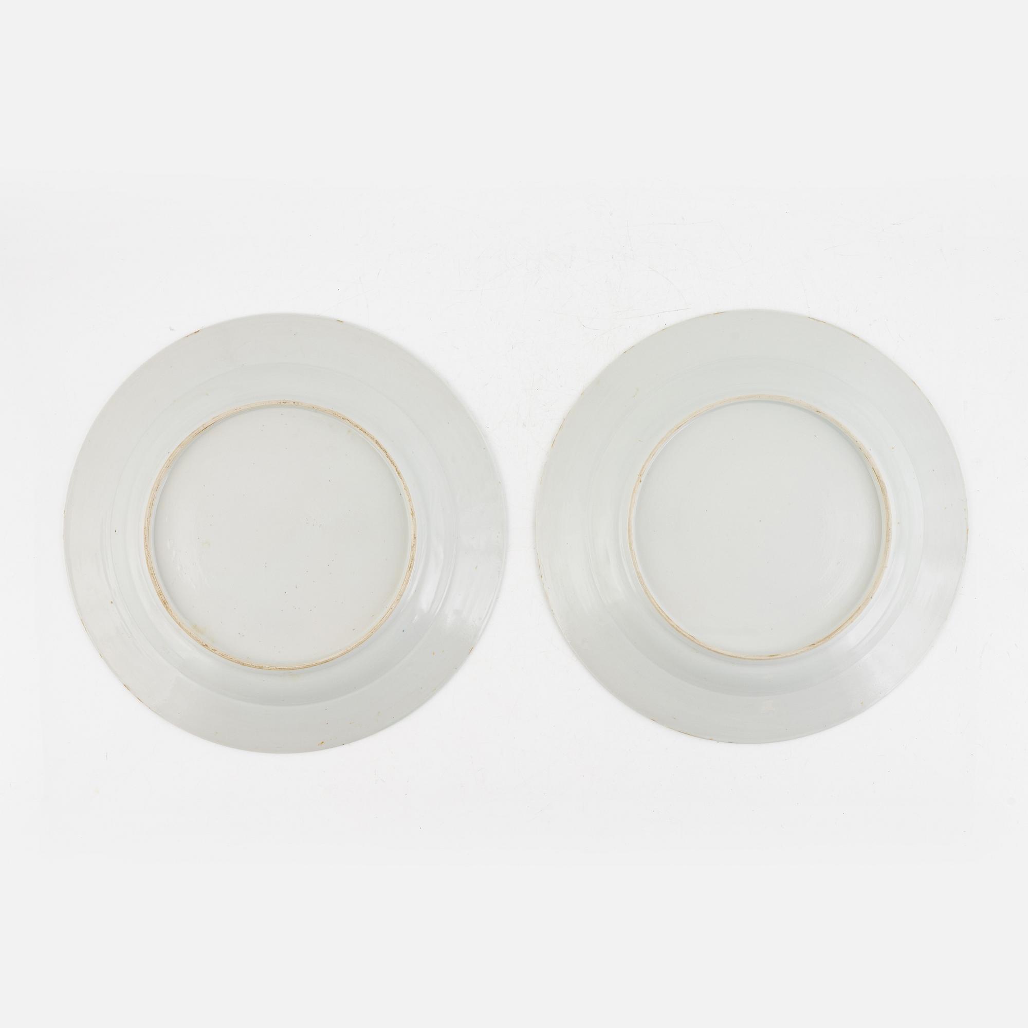 A pair of Chinese export blue and white porcelain dishes, Qing dynasty, Jiaqing (1796-1820).
