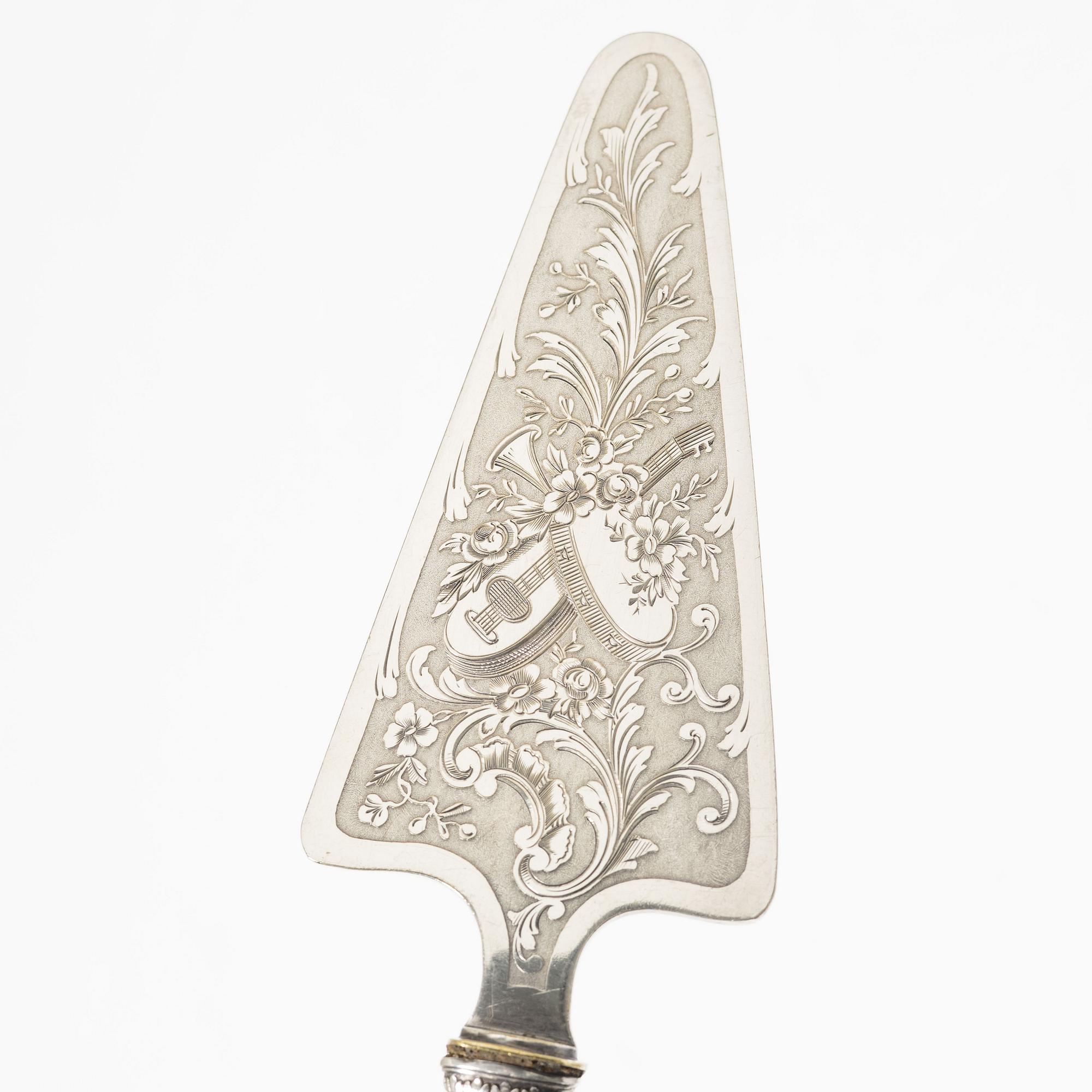 A French silver cake server, mark of Edouard Ernie, Paris after 1882.