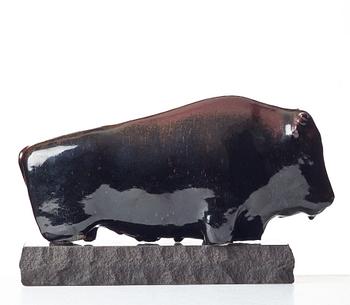 Ulla & Gustav Kraitz, a stoneware sculpture of a bull, Fogdarp, Förslöv, Sweden.