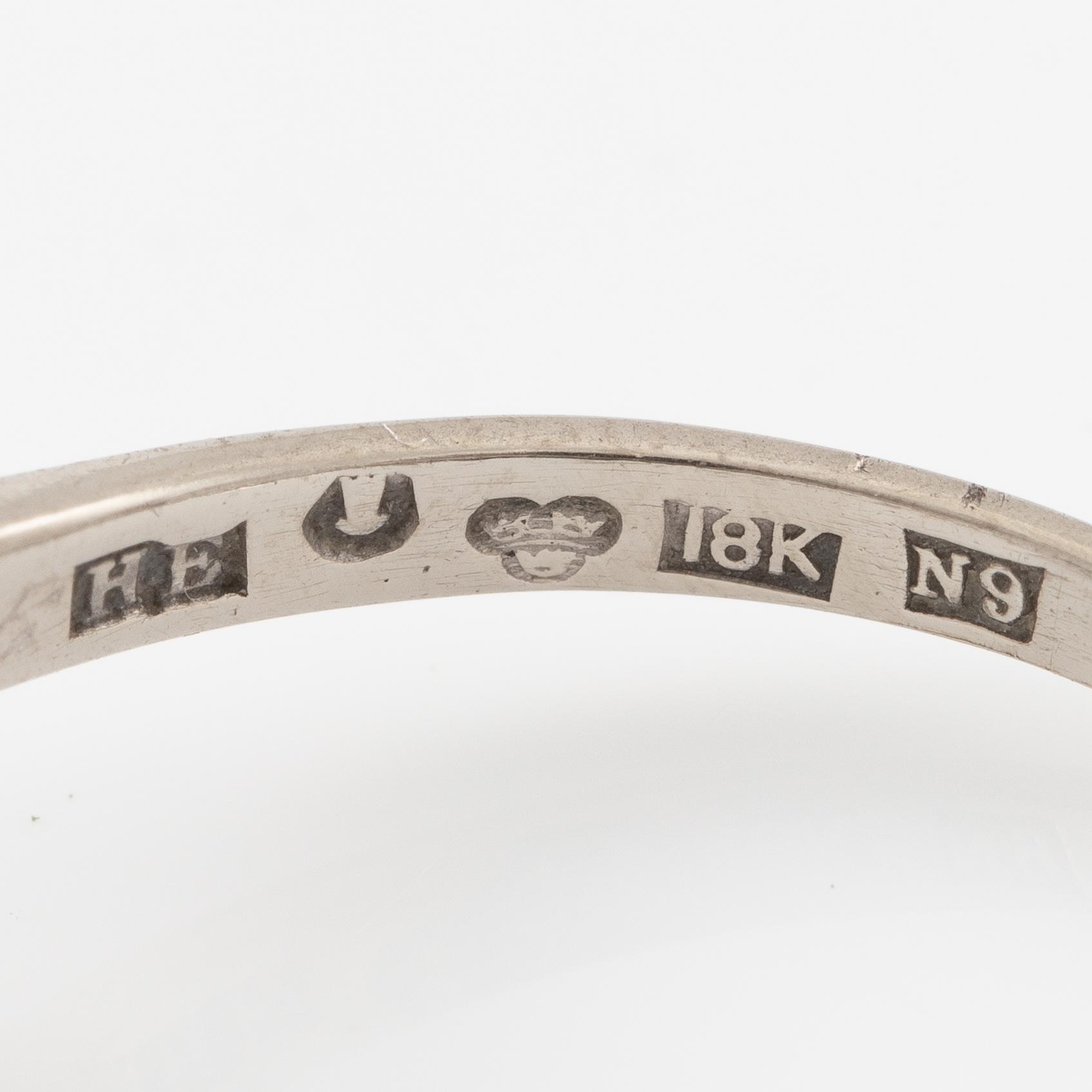 Ring, 18K white gold with small diamonds.