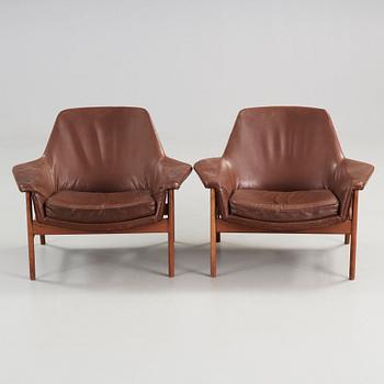 Ib Kofod-Larsen, fåtöljer, ett par Olof Persson, 1950-60-tal.