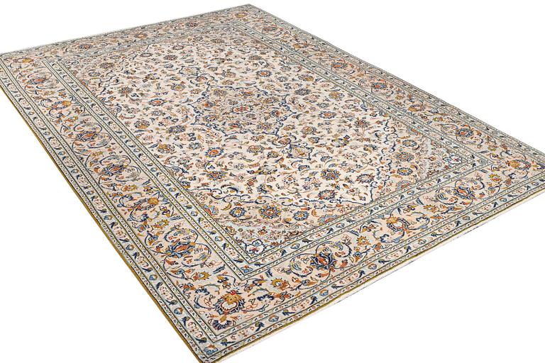 A Keshan carpet, c. 341 x 247 cm.