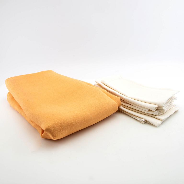 Duk och servetter, 12 st, linne ca 47x47 samt ca 334x148 cm (enligt uppgift).
