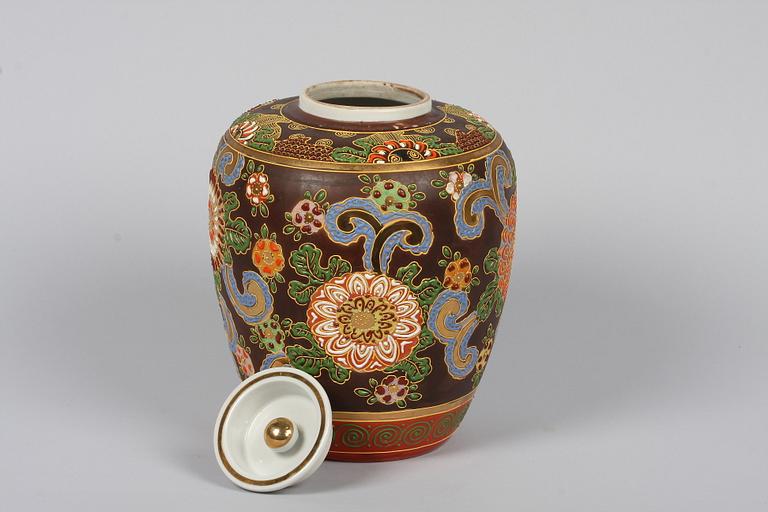 URNA MED LOCK, porslin, satsuma, Japan.