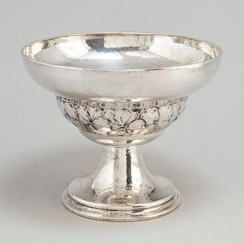 H MULLER, skål på fot, silver, Stockholm, 1921.