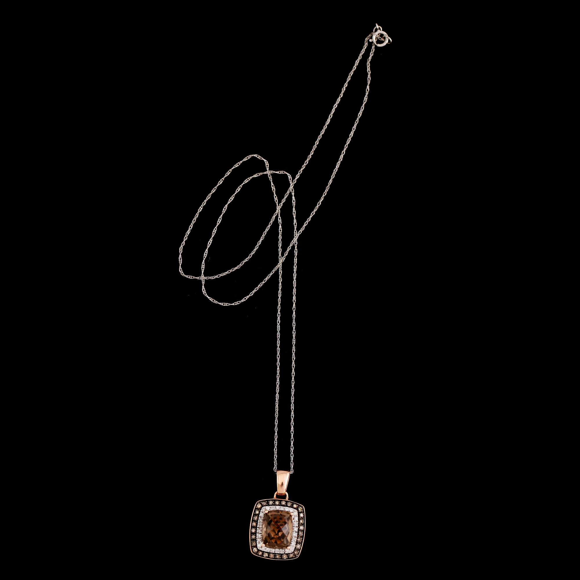 COLLIER, 14 k vit- och roséguld, hänge med rökkvarts och diamanter.