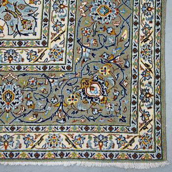 Matto, Kashan, signed Isfahanian, ca 404 x 280 cm.