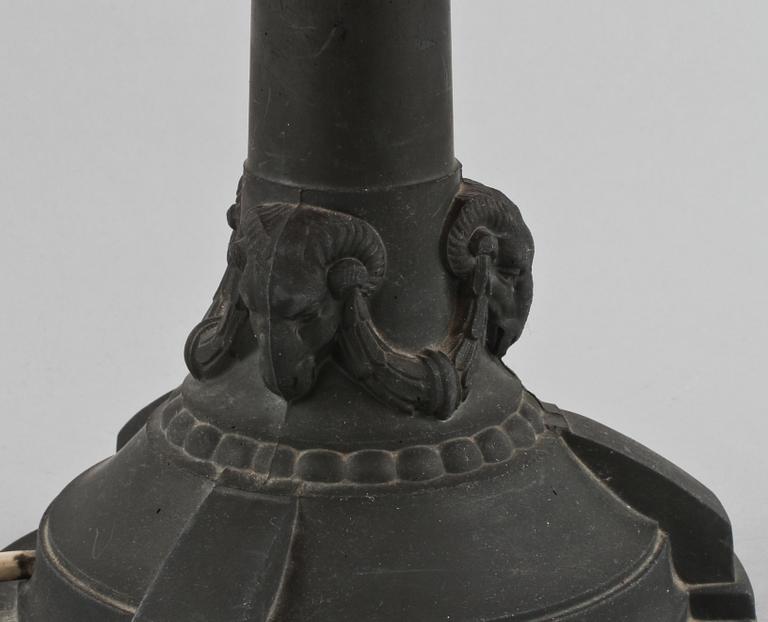BORDSLAMPA, 1900-talets första hälft.