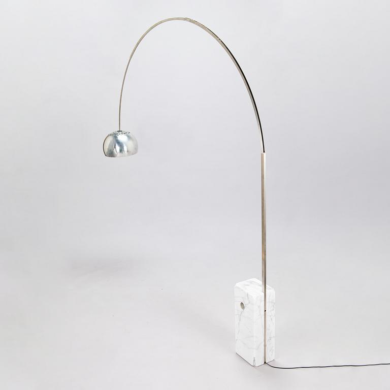 Achille & Pier Castiglioni, lattiavalaisin, "Arco", Flos, Italia 1900-luvun loppu.