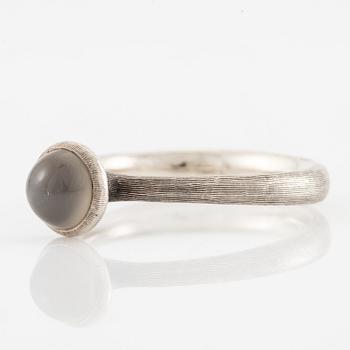 Ole Lynggaard, ring, "Lotus", silver, with cabochon-cut grey moonstone.