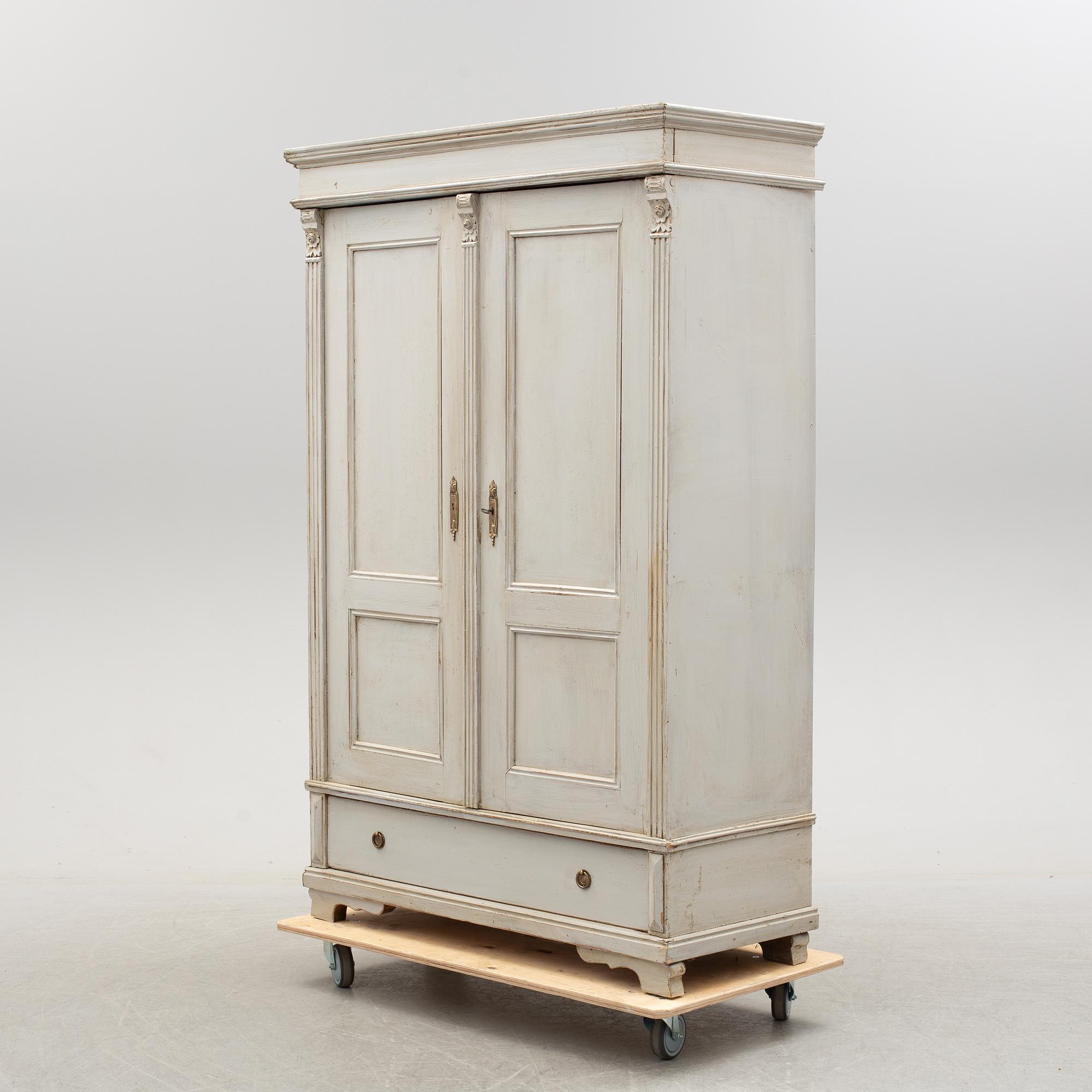 A painted wardrobe from around year 1900.