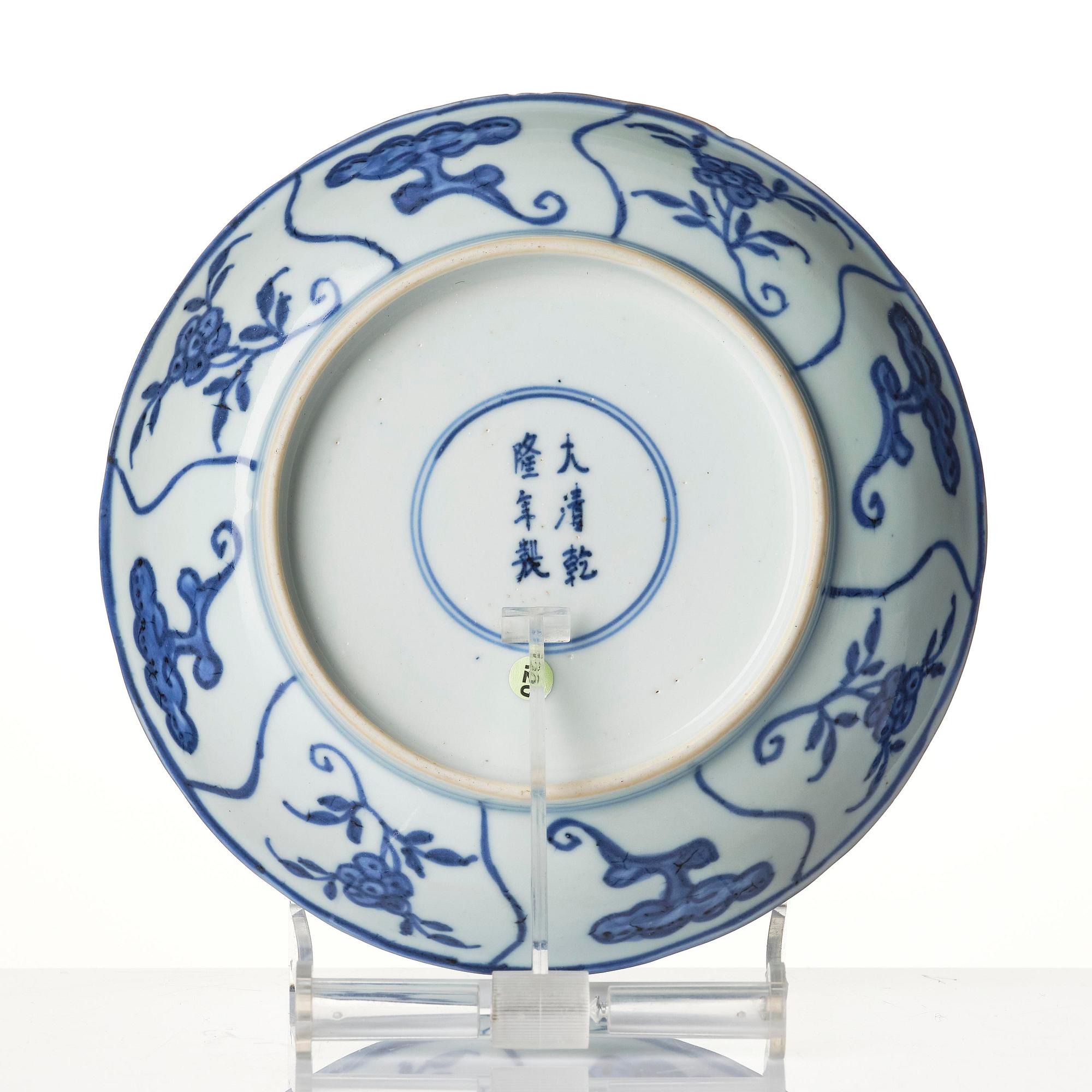 A blue and white lingzhi dish, late Ming dynasty/early Qing dynasty.