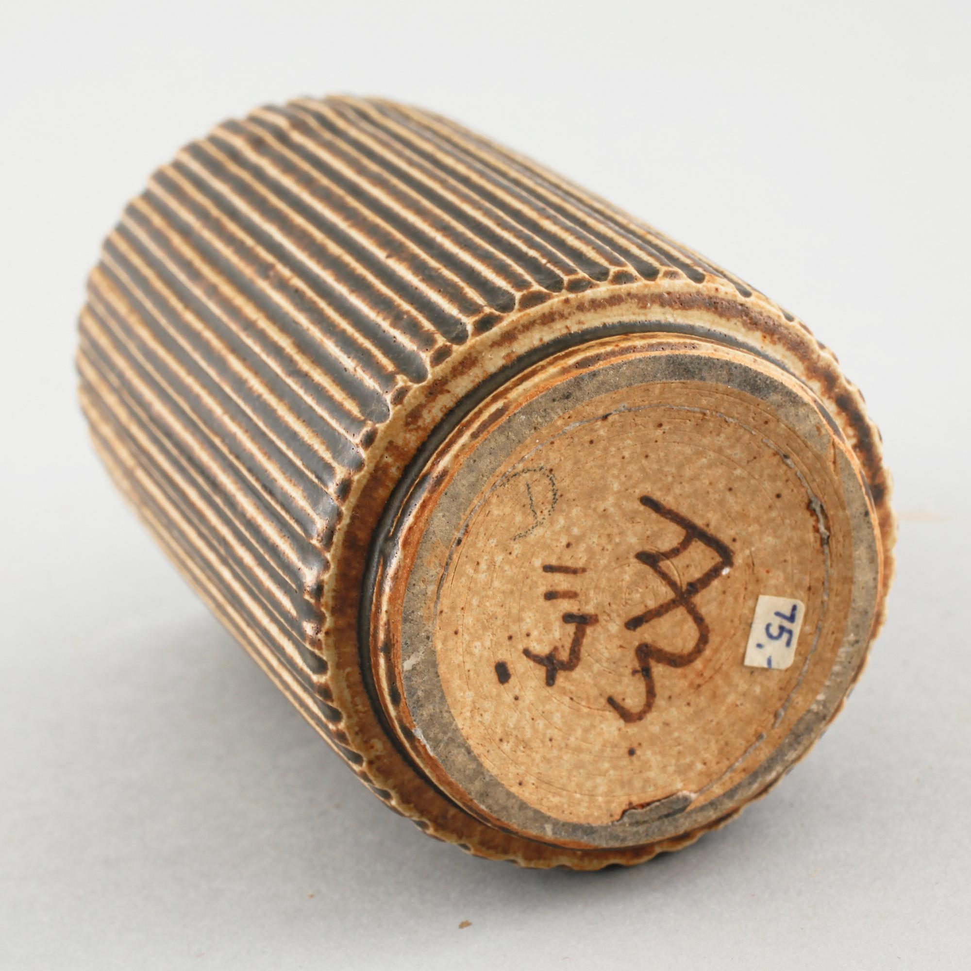 Six pieces of ceramic designed by Gunnar Nylund, Carl-Harry Stålhane and Arne Bang among others.