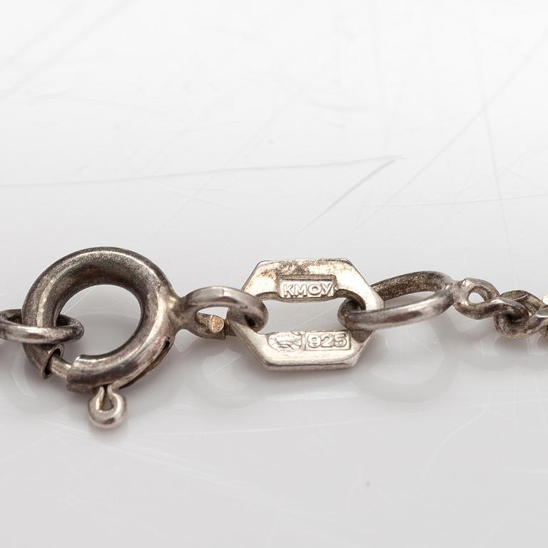 MEDALJONG/HALSBAND, sterling silver, granat.