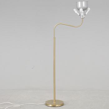 GOLVLAMPA, modell 2568, "Lilla Kamelen", Josef Frank, Firma Svenskt Tenn.