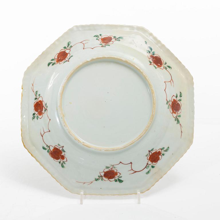 Fat, två stycken, porslin. Qingdynastin, Kangxi (1662-1722).