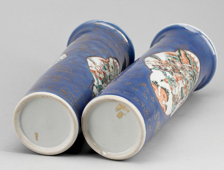 VASER, ett par, porslin, Kina, sen Qing, 1800-talets slut.
