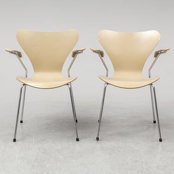 ARNE JACOBSEN, karmstolar, 8 st, "Sjuan", Fritz Hansen, Danmark.