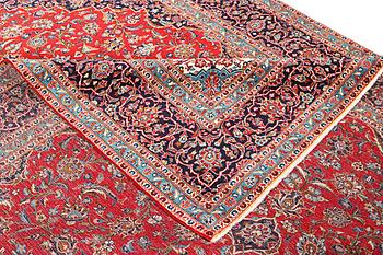 A Kashan carpet, c. 403 x 292 cm.