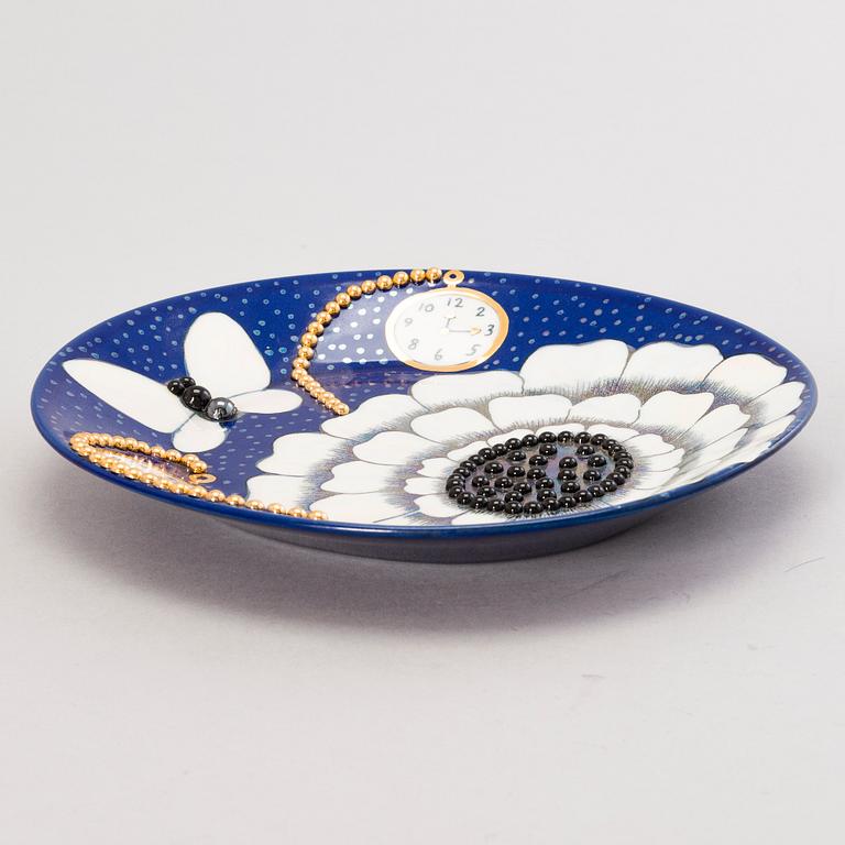 BIRGER KAIPIAINEN, a ceramic decorative dish signed Birger Kaipiainen, Arabia, Finland.