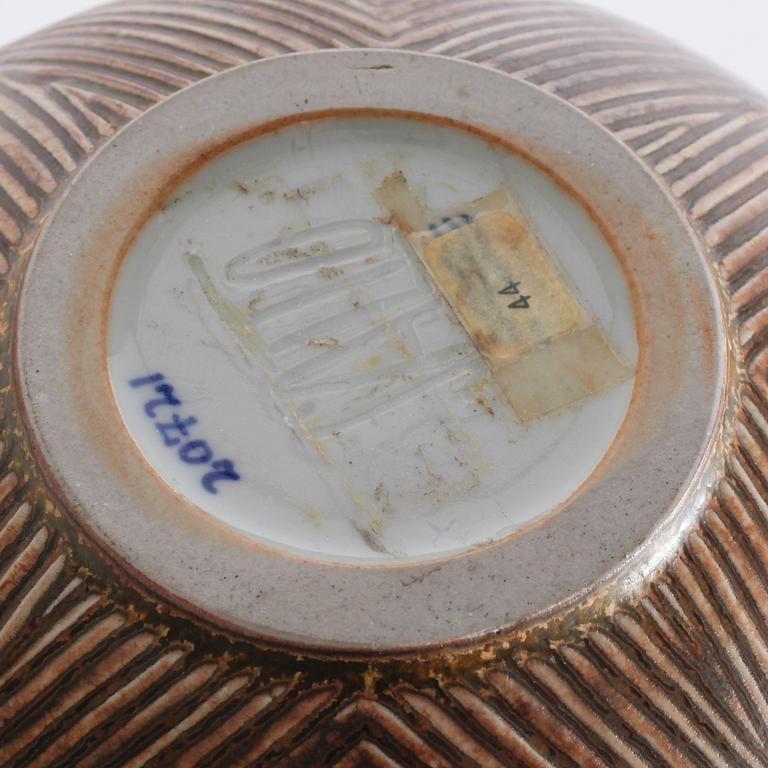 Stoneware bowl by Axel Salto, Royal Copenhagen, incised signature, around mid 20th century.