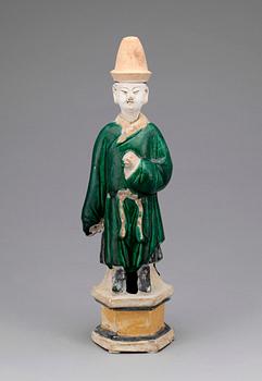 1238. A green and yellow glazed potted figure of a Dignitary, Ming dynasty (1368-1644).