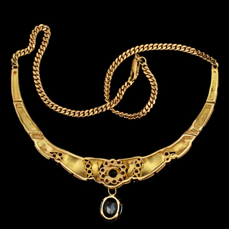 HALSLÄNK, 18k guld med syntetiska stenar, 1900-talets senare hälft. Vikt 38 g.