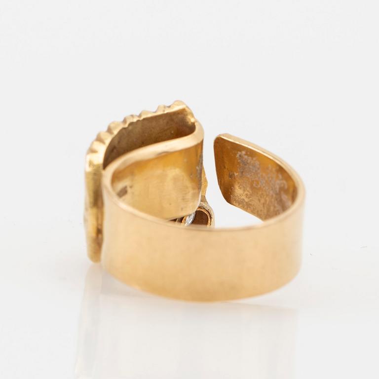 Elon Arenhill, ring, 18k gold with diamond.