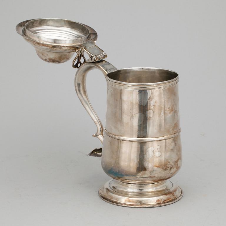 STOP, silver, märkt "I.L.", London, troligen 1725. Vikt ca 985 gram.