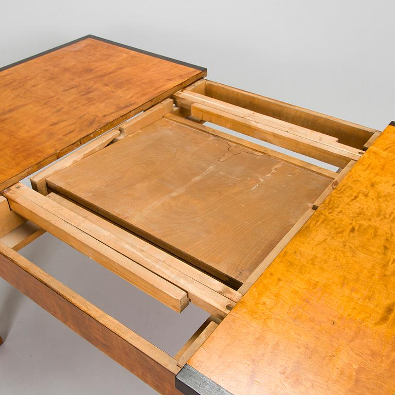 A 1920s/30s century dining table and set of 6 + 2 chairs.