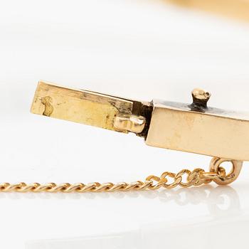 A bracelet in 18K gold and platinum set with old-cut diamonds and faceted sapphires.