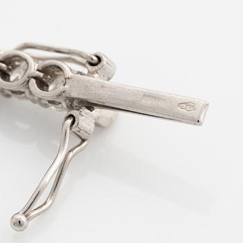 Tennisarmband, 18K vitguld med briljantslipade diamanter.